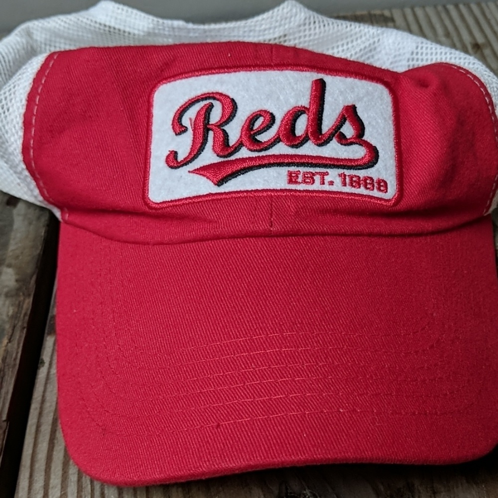 Reds est. 1868 mesh hat
